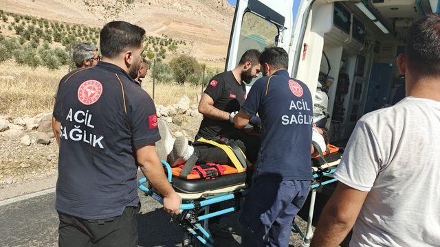 Şırnak'ta 2 otomobilin çarpıştığı kazada sürücüler yaralandı