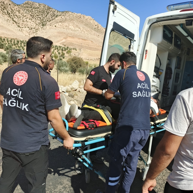 Şırnak'ta 2 otomobilin çarpıştığı kazada sürücüler yaralandı