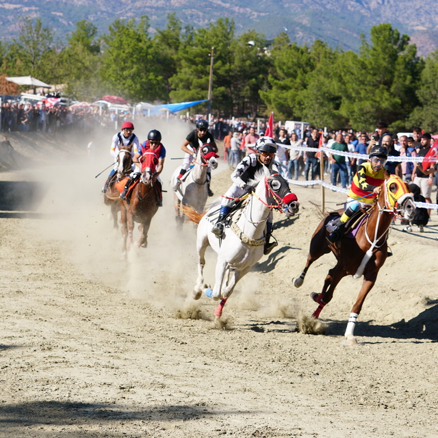 Osmancık'ta rahvan at yarışları yapıldı