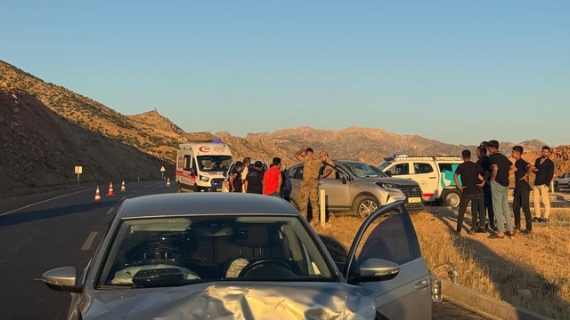 Şırnak'ta çarpışan iki otomobildeki 4 kişi yaralandı