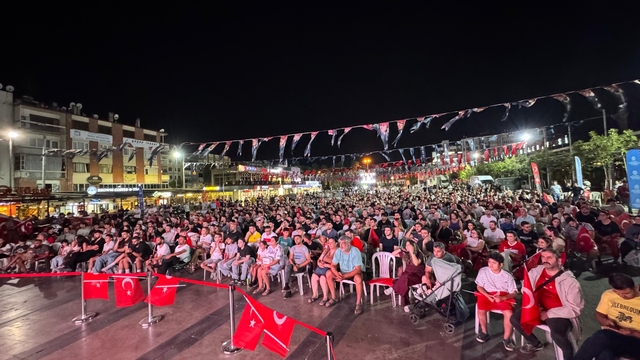 Aydın'da milli maç dev ekrandan takip edildi
