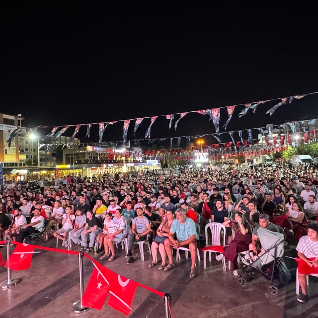 Aydın'da milli maç dev ekrandan takip edildi