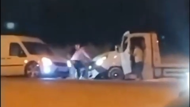 Adana'da sürücülerin kavgası kamerada