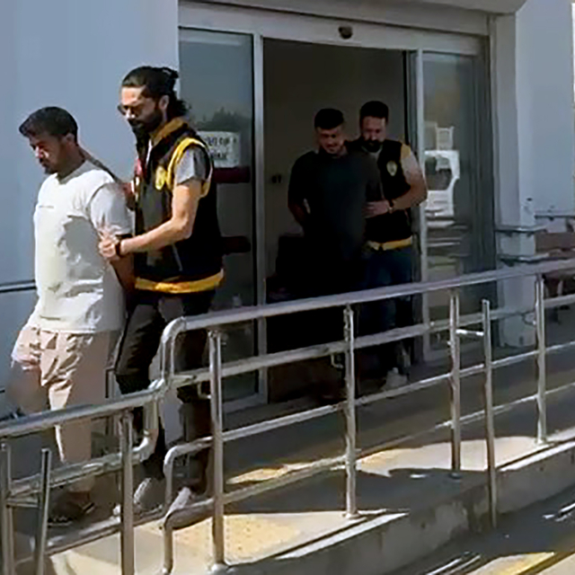 Ev kurşunlayan şüpheliler güvenlik kamerasından tespit edilip, yakalandı