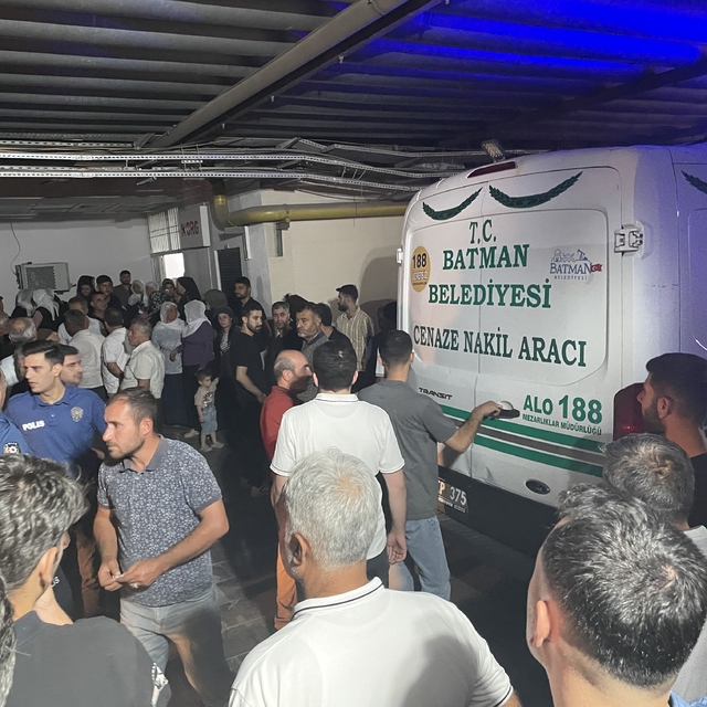 Batman'da silahlı saldırı sonucu ölen 4 kişinin cenazesi yakınlarına teslim...