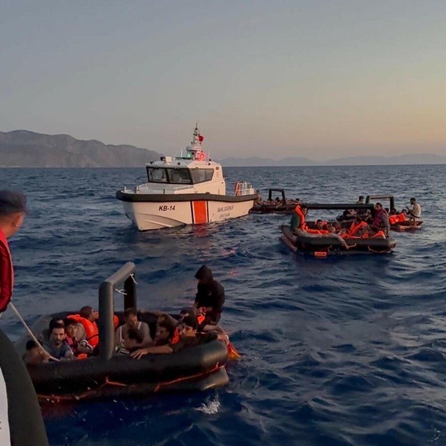 Marmaris'te Yunan unsurları tarafından geri itilen 74 kaçak göçmen kurtarıl...