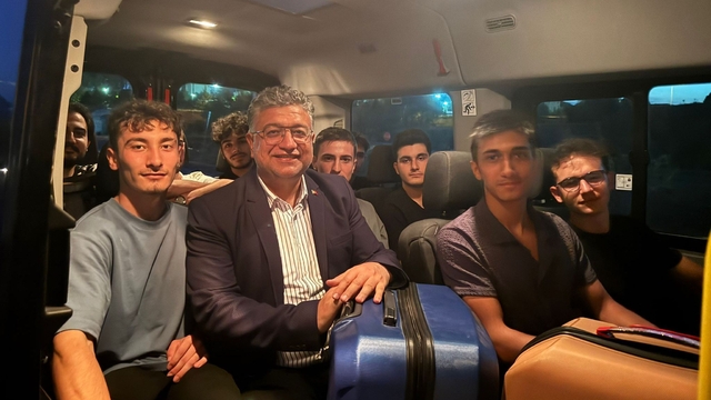 Kütahya'da rektör öğrencileri otogarda karşıladı