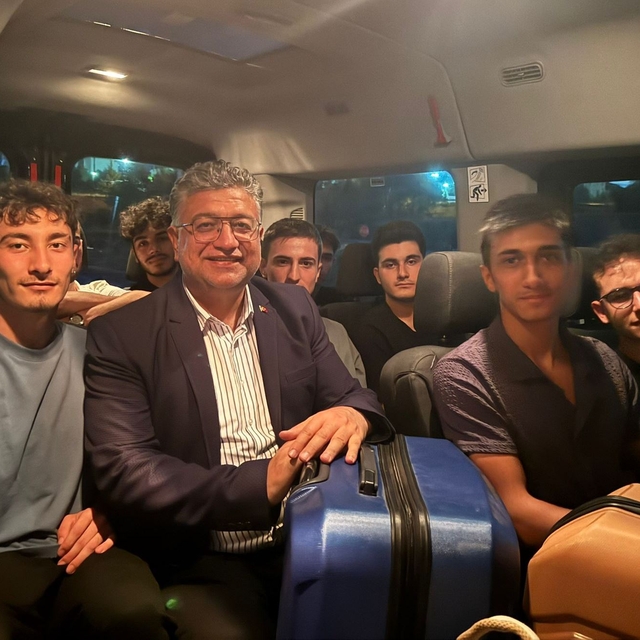 Kütahya'da rektör öğrencileri otogarda karşıladı