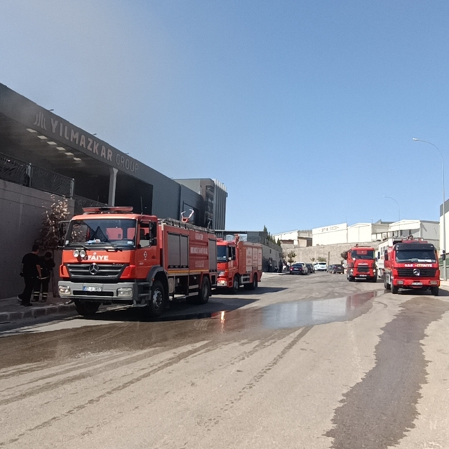 Gaziantep'te ıslak mendil fabrikasında çıkan yangın kontrol altına alındı