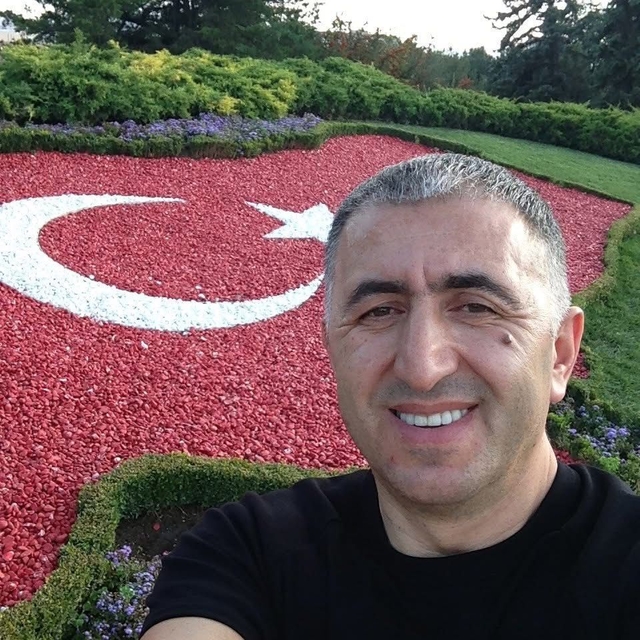 Devrilen traktörün sürücüsü öldü