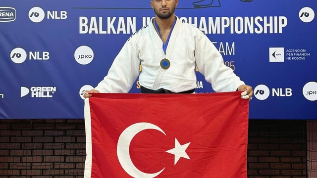 Yunusemreli Enes'ten bronz madalya