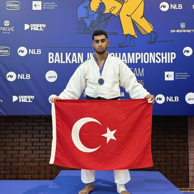 Yunusemreli Enes'ten bronz madalya