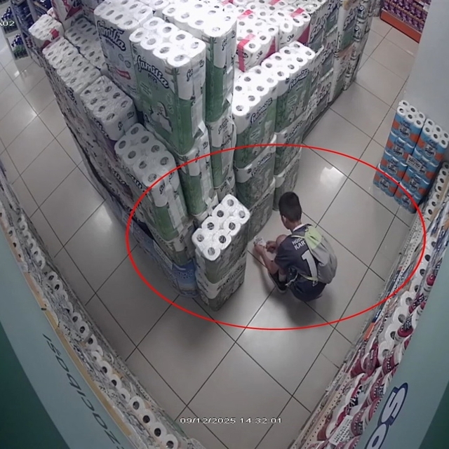 Marketteki kağıt havluları tutuşturan 10 yaşındaki çocuk devlet korumasına...