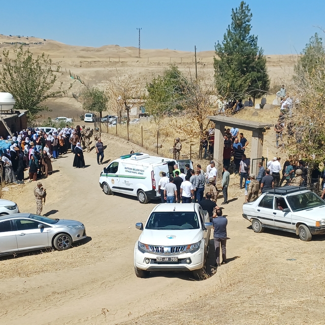 GÜNCELLEME - Batman'da silahlı saldırı sonucu ölen 4 kişinin cenazesi defne...