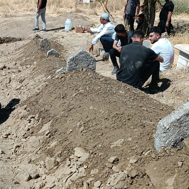Batman'da silahlı saldırıda ölen çift ile 2 çocuğu toprağa verildi, gözaltı...