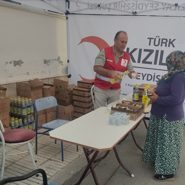 Seydişehir'de Kızılay'dan yeni öğrencilere sıcak karşılama