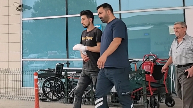 Elini yatar testereye kaptıran iş yeri sahibi yaralandı