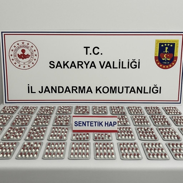Sakarya'ya il dışından uyuşturucu sevkiyatı yapan 2 zanlı tutuklandı