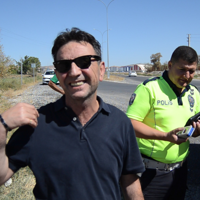 Sulama kanalına düşen otomobilin sürücüsü: Tavus kuşu gibi uçtum