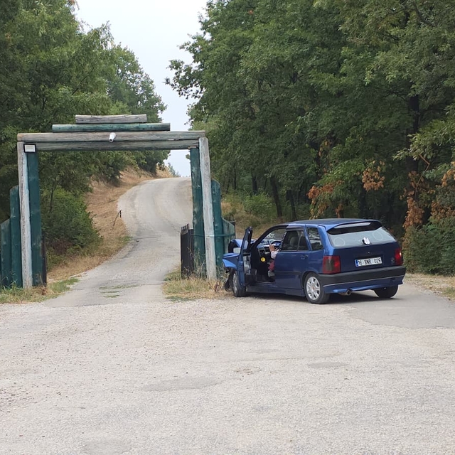 Bursa'da direğe çarpan otomobildeki 4 kişi yaralandı