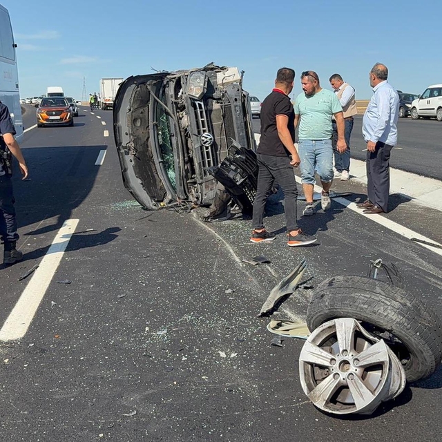 Tekirdağ'da 3 aracın karıştığı kaza; 6 yaralı
