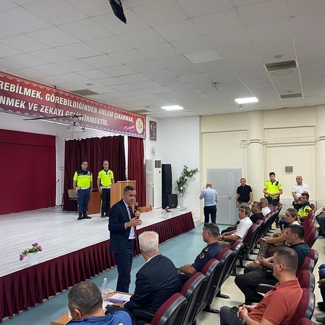 Kemalpaşa'da "güvenli servis taşımacılığı" toplantısı yapıldı