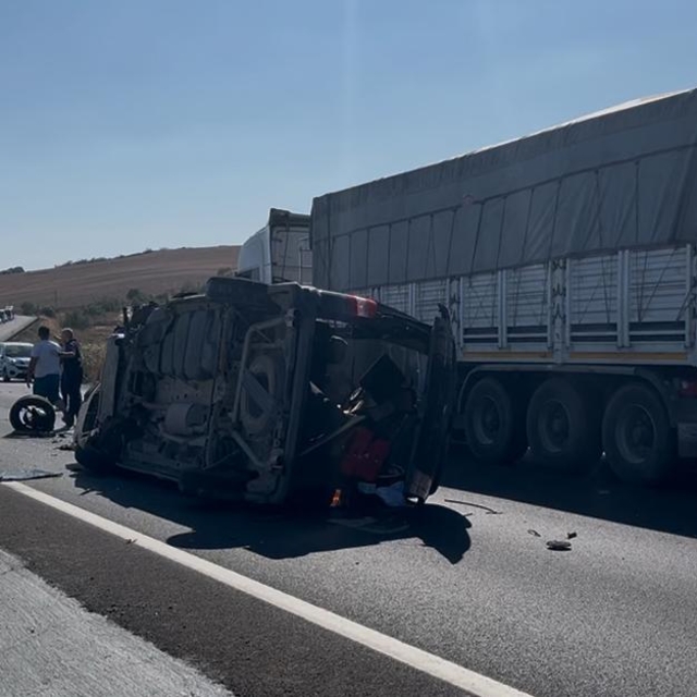 Tekirdağ'da 3 otomobilin karıştığı kazada 6 kişi yaralandı