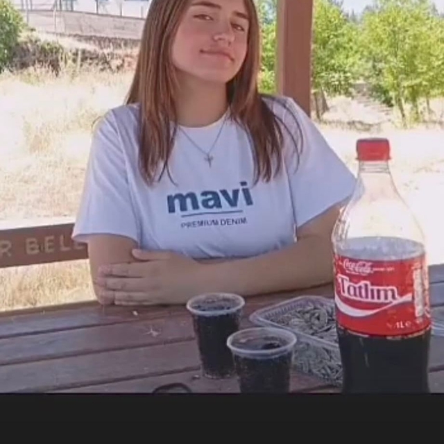 Yan yatan hafif ticari aracın altında kalan liseli Zeynep, öldü