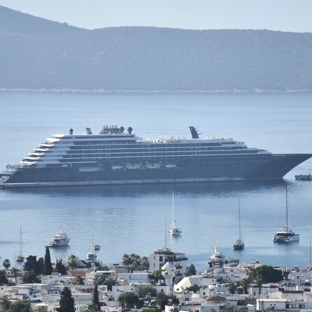 Bodrum'a iki kruvaziyer ile 2 bin 528 yolcu geldi