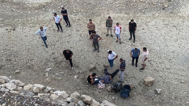 Hizan'da tarım aracının bariyere çarpması sonucu sürücü yaralandı