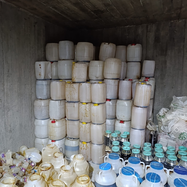 Ağrı'da 5 ton 709 kilogram etiketsiz pekmez ele geçirildi