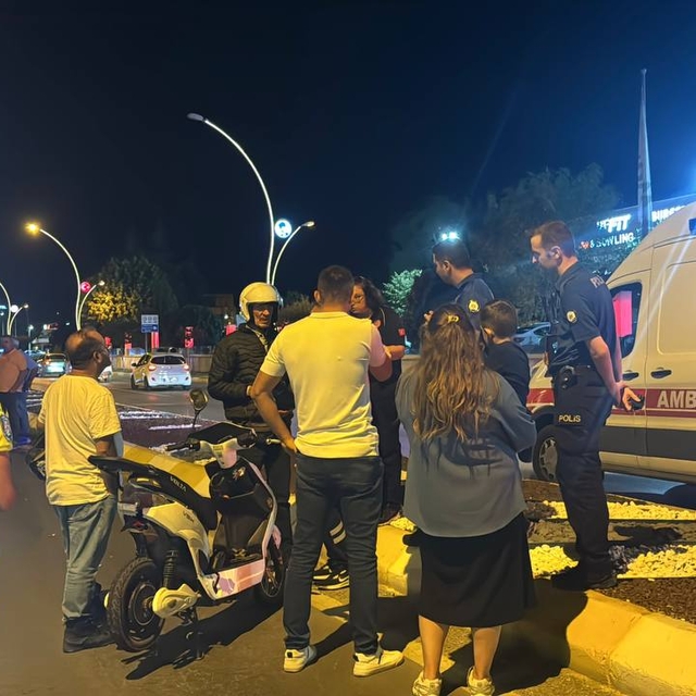 Edirne'de taksi ile elektrikli motosikletin çarpıştığı kazada 1 kişi yarala...