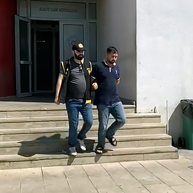 Emekliyi dolandırdı, alışveriş merkezinde yakalandı