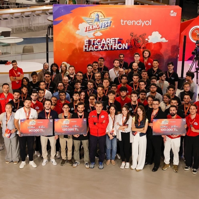 Selçuk Bayraktar, Trendyol E-Ticaret Hackathonu Ödül Töreni'ne katıldı