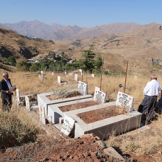 Hakkari'de 15 yıl önce terör saldırısında yaşamını yitiren 9 kişi anıldı