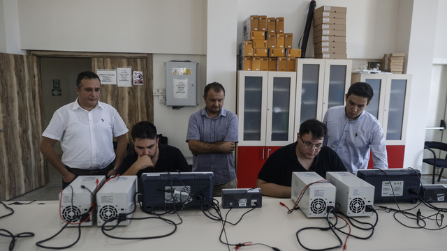 Mersin'de yerli çip tasarlayan öğrenciler TEKNOFEST'te birincilik istiyor