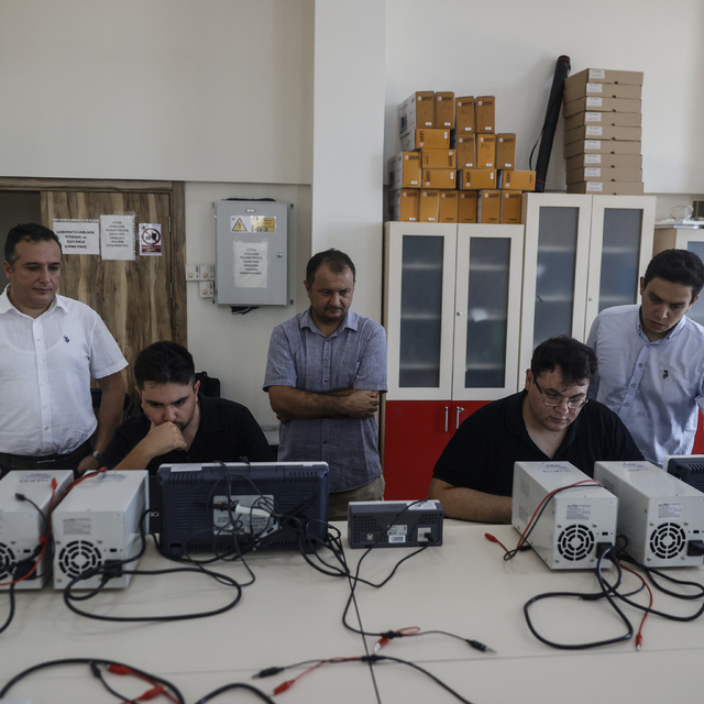 Mersin'de yerli çip tasarlayan öğrenciler TEKNOFEST'te birincilik istiyor