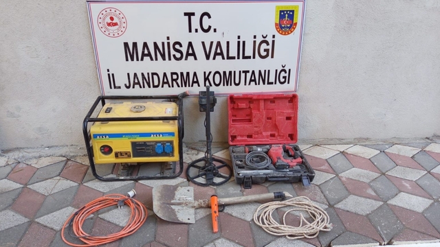 Manisa'da kaçak kazı yapan 3 şüpheli yakalandı