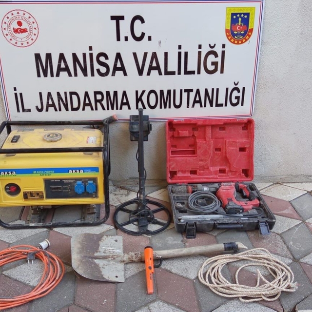 Manisa'da kaçak kazı yapan 3 şüpheli yakalandı