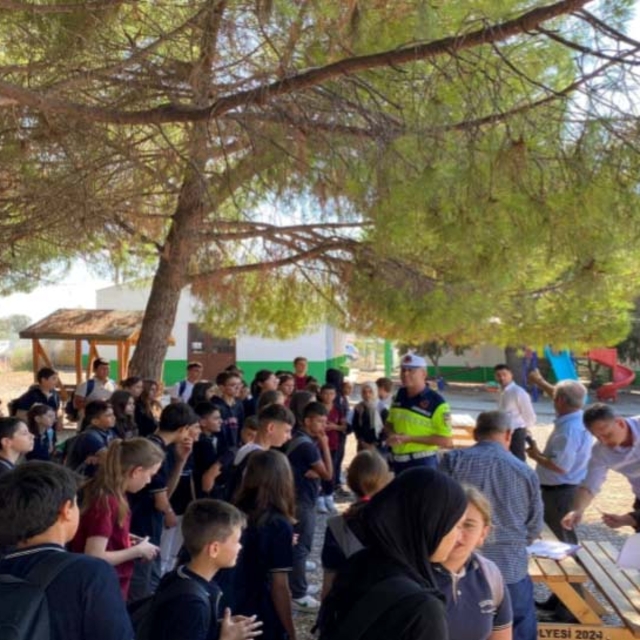 Çanakkale'de jandarma ekiplerince öğrenci servisleri denetlendi