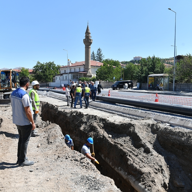 Başkan Büyükkılıç, Kayseri Caddesi'ndeki çalışmaları inceledi