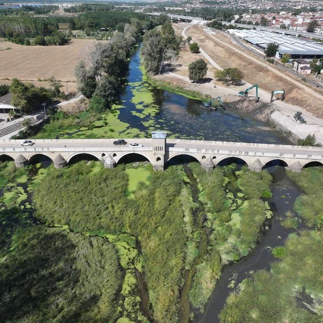 Tunca Nehri'nin yatağında temizlik çalışması başlatıldı