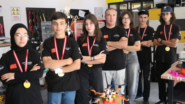 Faydalı yük taşıyabilen İHA projesiyle TEKNOFEST'te birinci oldular