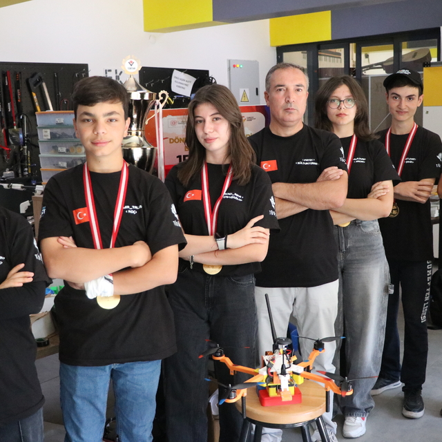 Faydalı yük taşıyabilen İHA projesiyle TEKNOFEST'te birinci oldular