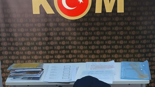 Edirne'de kendisini PTT çalışanı gibi tanıtarak dolandırıcılık yapan zanlı yakalandı