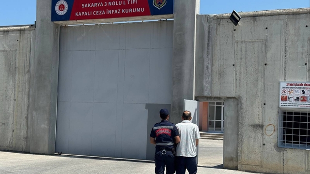 Sakarya'da 2 hükümlü ve 1 şüpheli, tutuklandı