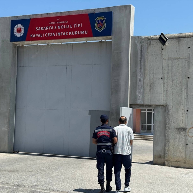 Sakarya'da 2 hükümlü ve 1 şüpheli, tutuklandı