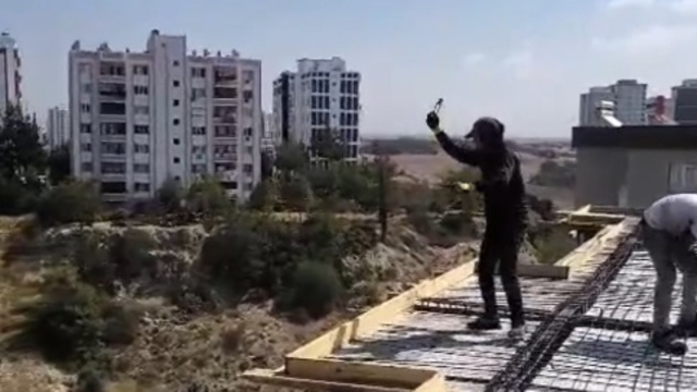 İnşaat işçisinden 10'uncu katta tehlikeli dans