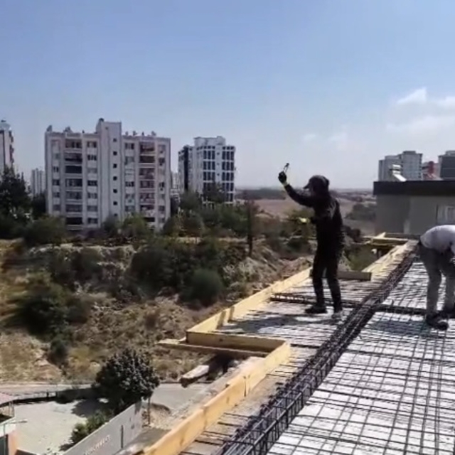 İnşaat işçisinden 10'uncu katta tehlikeli dans