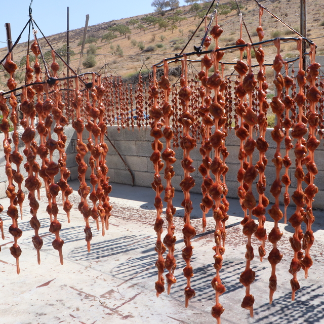 Kilis'te cevizli sucuk yapımı başladı